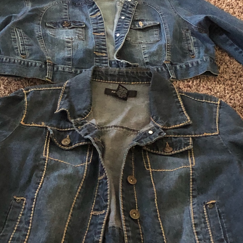 4 Jean Jackets. 3 crop style and 1 half sleeves - Picture 2 of 4